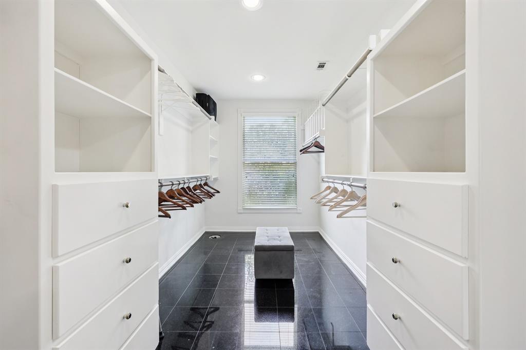 6065 Dilbeck Lane Dallas, TX 75240 - Photo 18 of 40 a bathroom with a bathtub sink and mirror