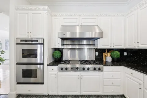 $1,174,900 | 6065 Dilbeck Lane, Dallas, TX 75240