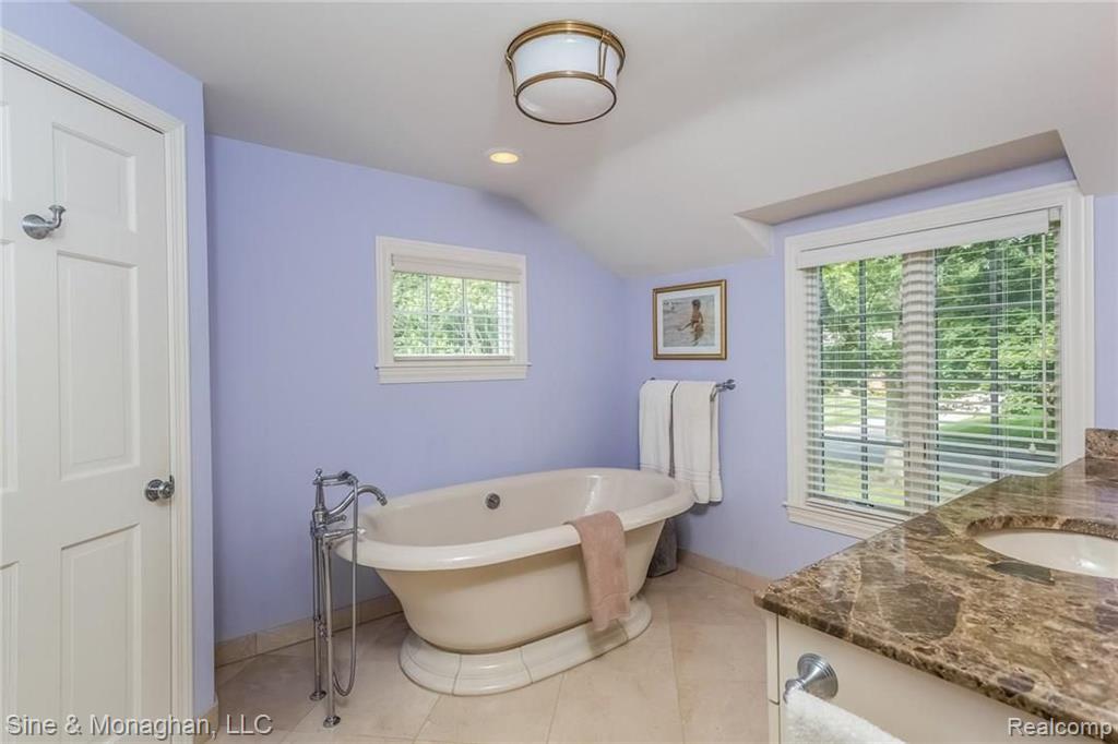 157 Kenwood Road Grosse Pointe Farms, MI 48236 - Photo 41 of 84