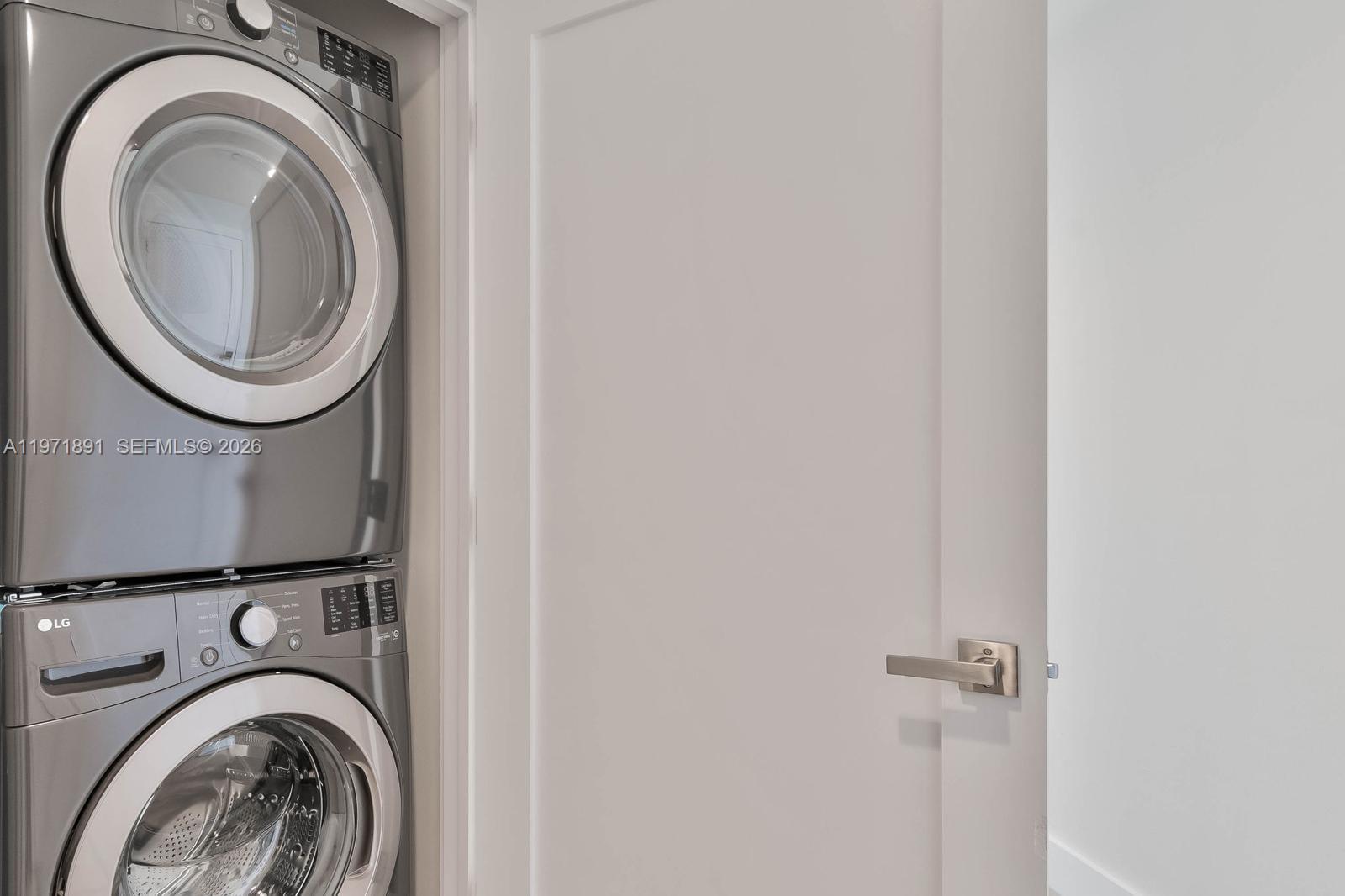 1050 Brickell Avenue, Unit 3214 Miami, FL 33131 - Photo 18 of 20