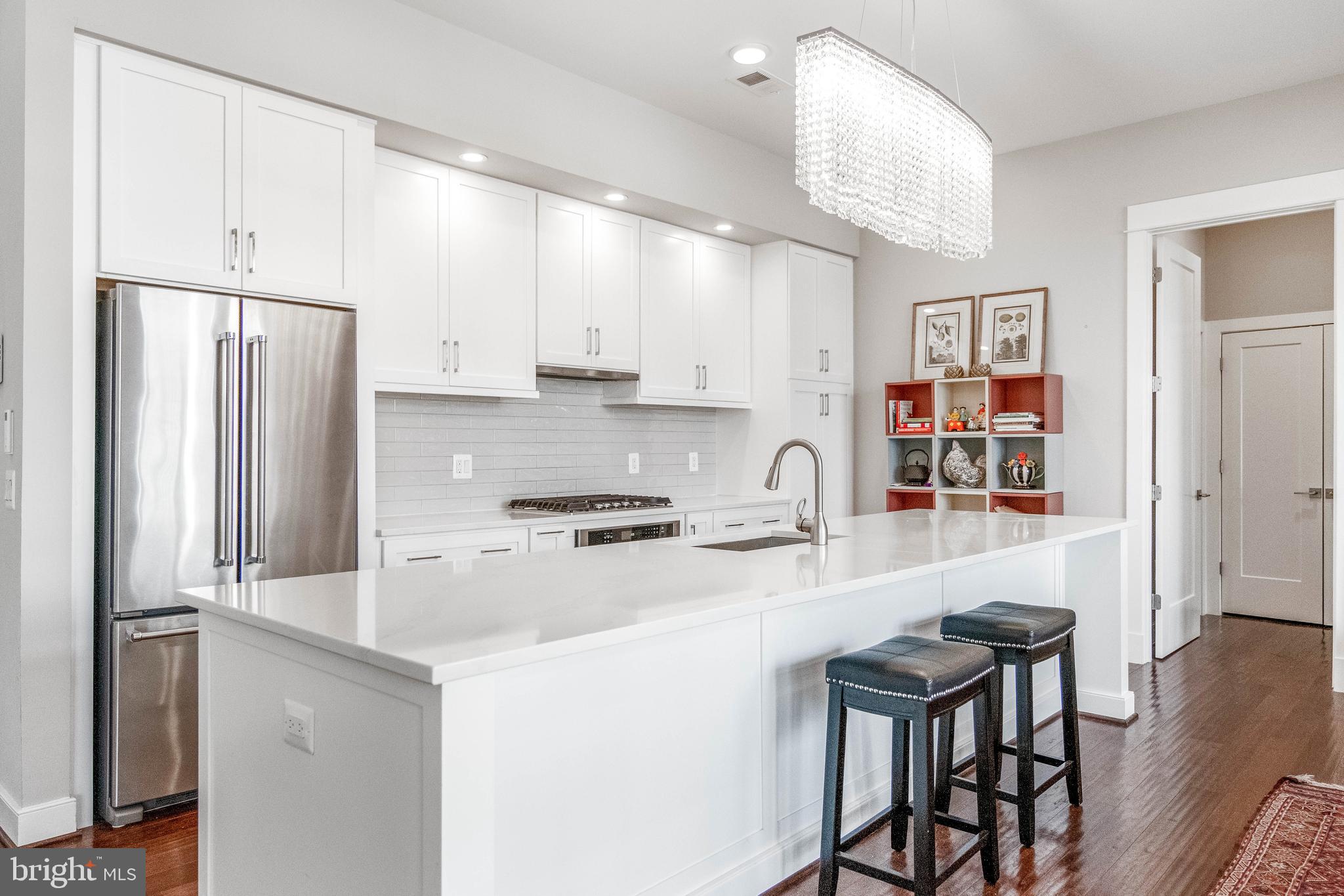 2 Stationmaster Street Southeast, Unit 302 Leesburg, VA 20175 - Photo 6 of 57 a kitchen with stainless steel appliances a refrigerator and a stove top oven
