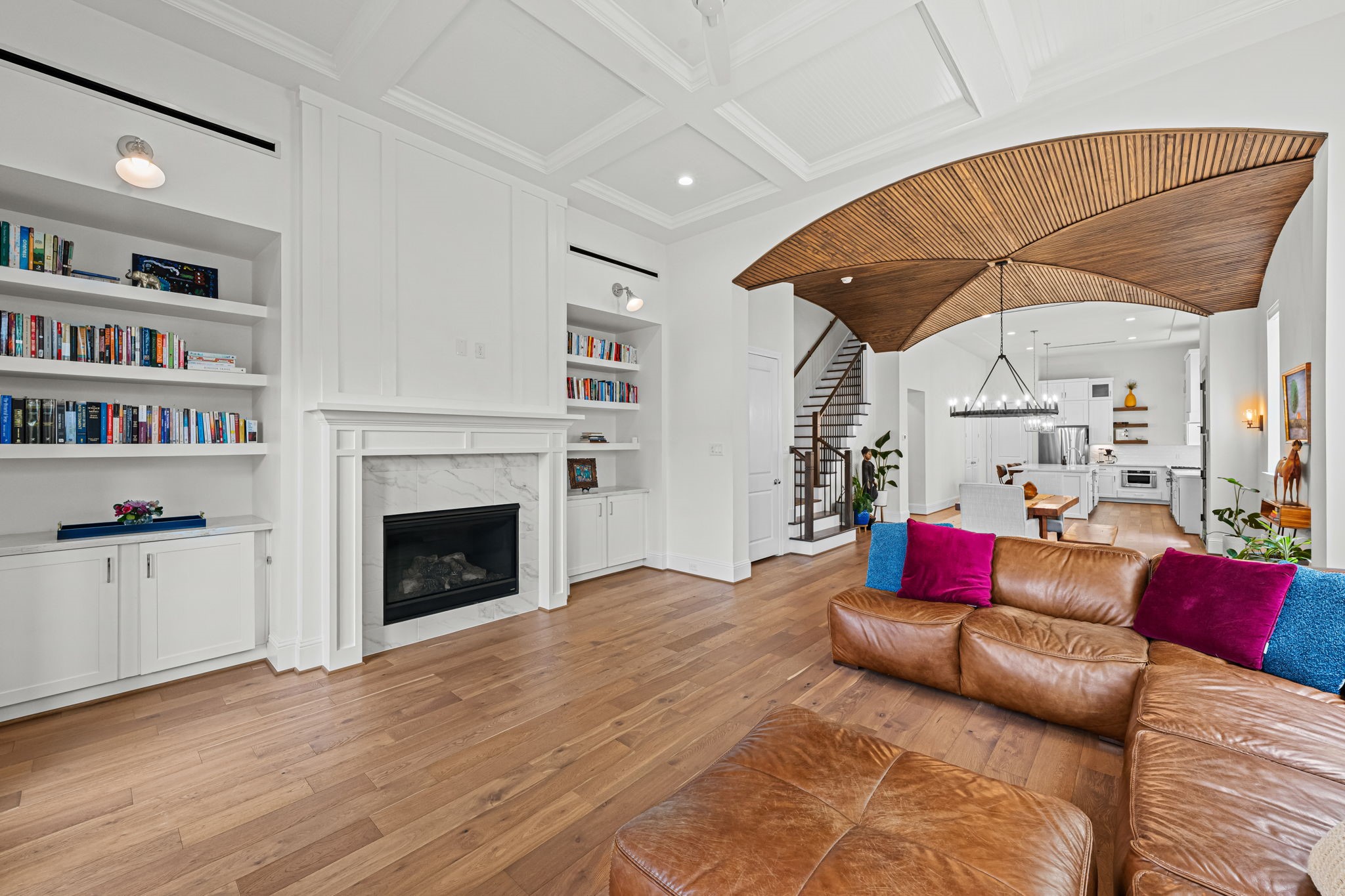 533 West 27th Street Houston, TX 77008 - Photo 6 of 22 A wall of built-ins and gas fireplace with marble-look surround add timeless design to the main living area, while motorized shades throughout the first floor and sleek linear air vents add to the home’s clean, modern aesthetic.