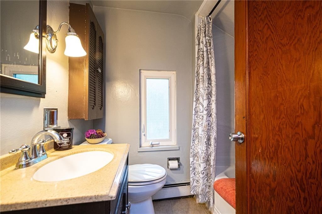 808 Jefferson Road Pittsburgh, PA 15235 - Photo 17 of 25 Bathroom on the upper level