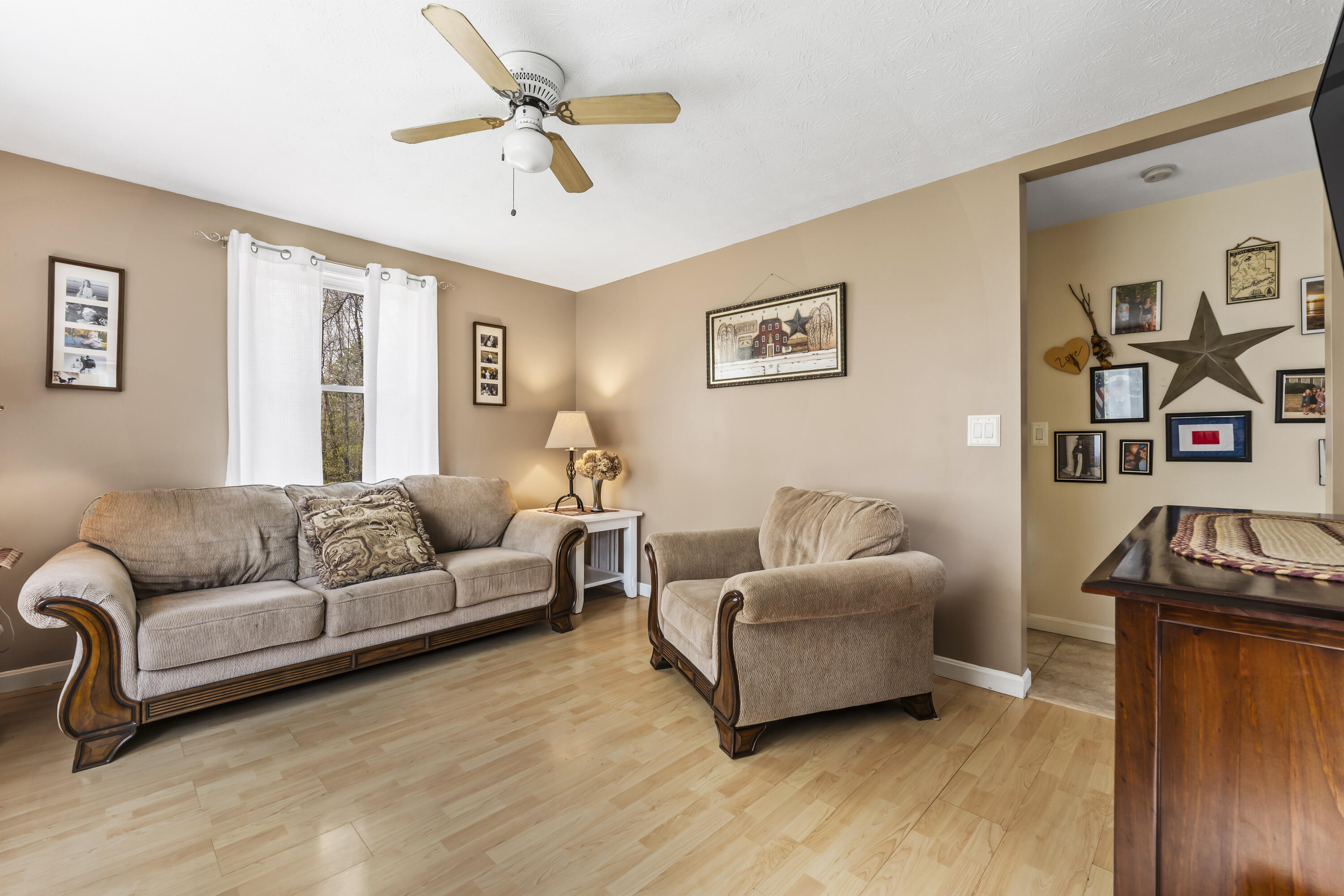 14 Wogan Road Raymond, ME 04071 - Photo 15 of 40 14 Wogan Road Living Room