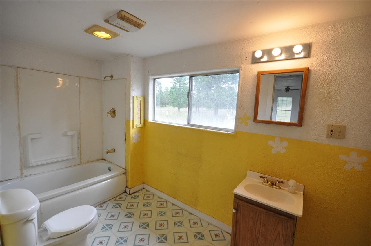 1492 Telephone Road East Newport, WA 99156 - Photo 9 of 20