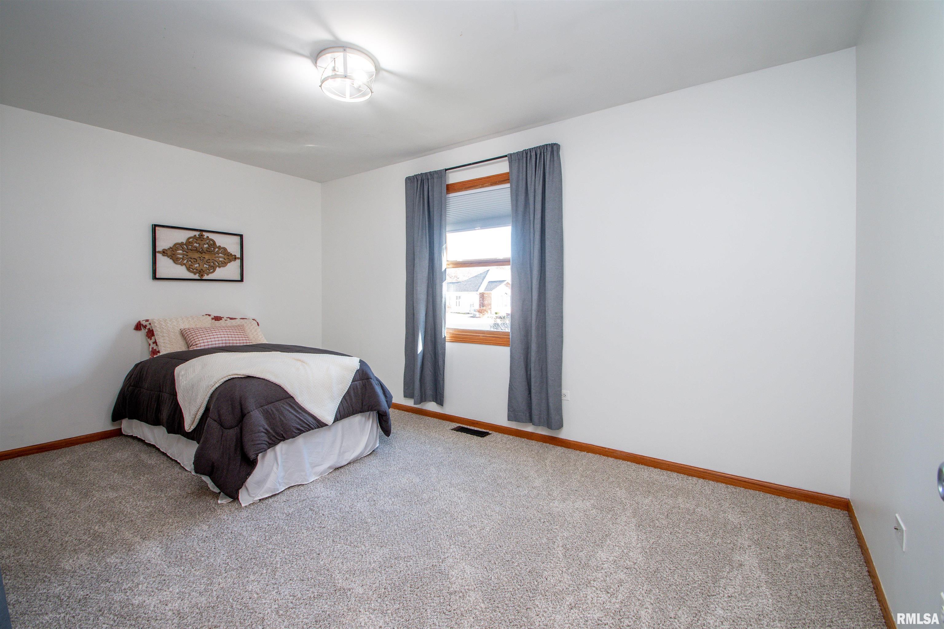 5902 Charleston Road Peoria, IL 61607 - Photo 21 of 43