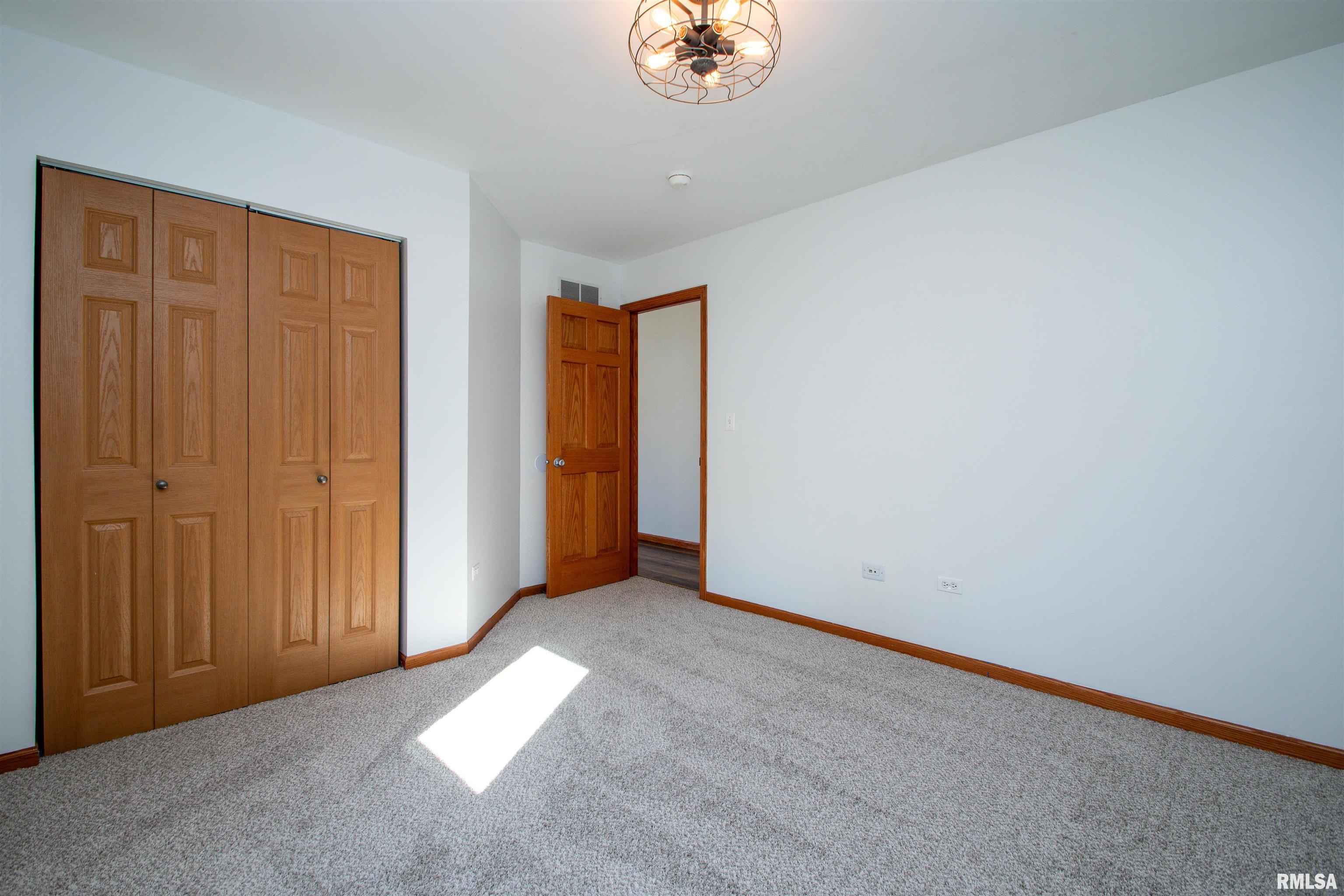 5902 Charleston Road Peoria, IL 61607 - Photo 26 of 43