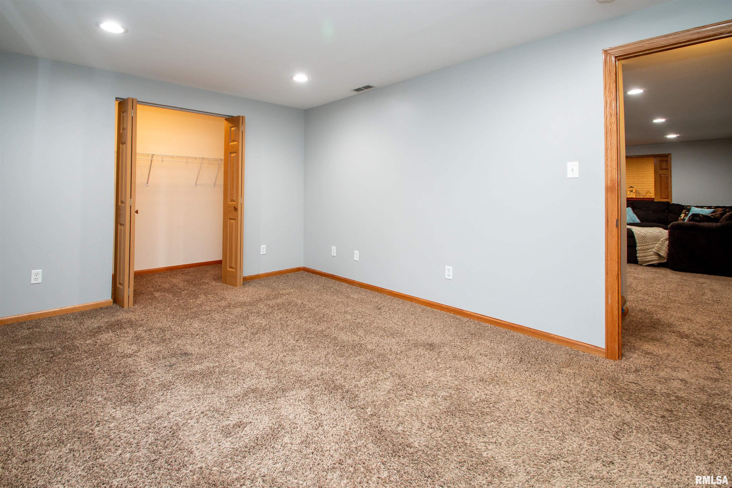 5902 Charleston Road Peoria, IL 61607 - Photo 30 of 43