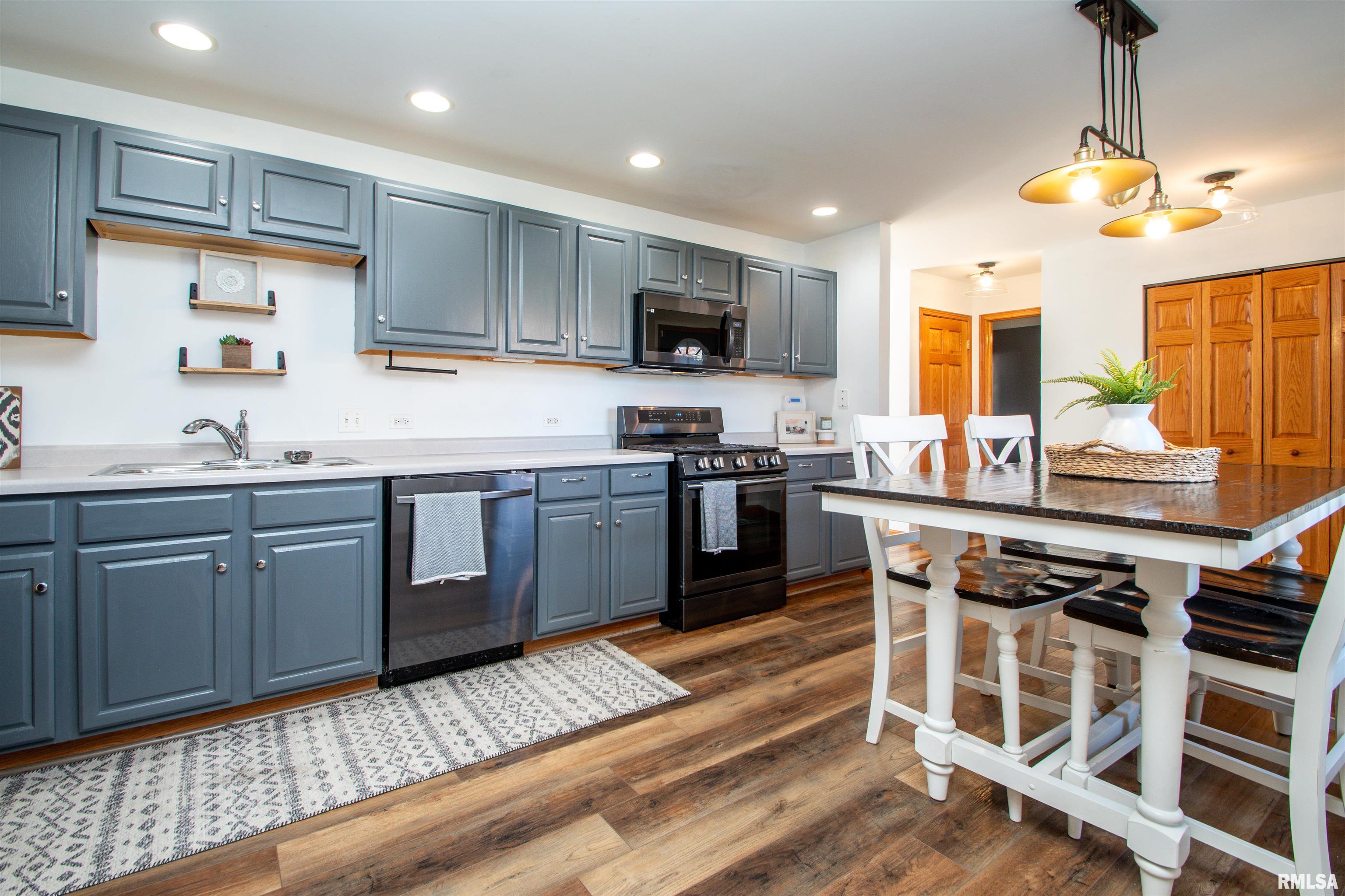 5902 Charleston Road Peoria, IL 61607 - Photo 3 of 43
