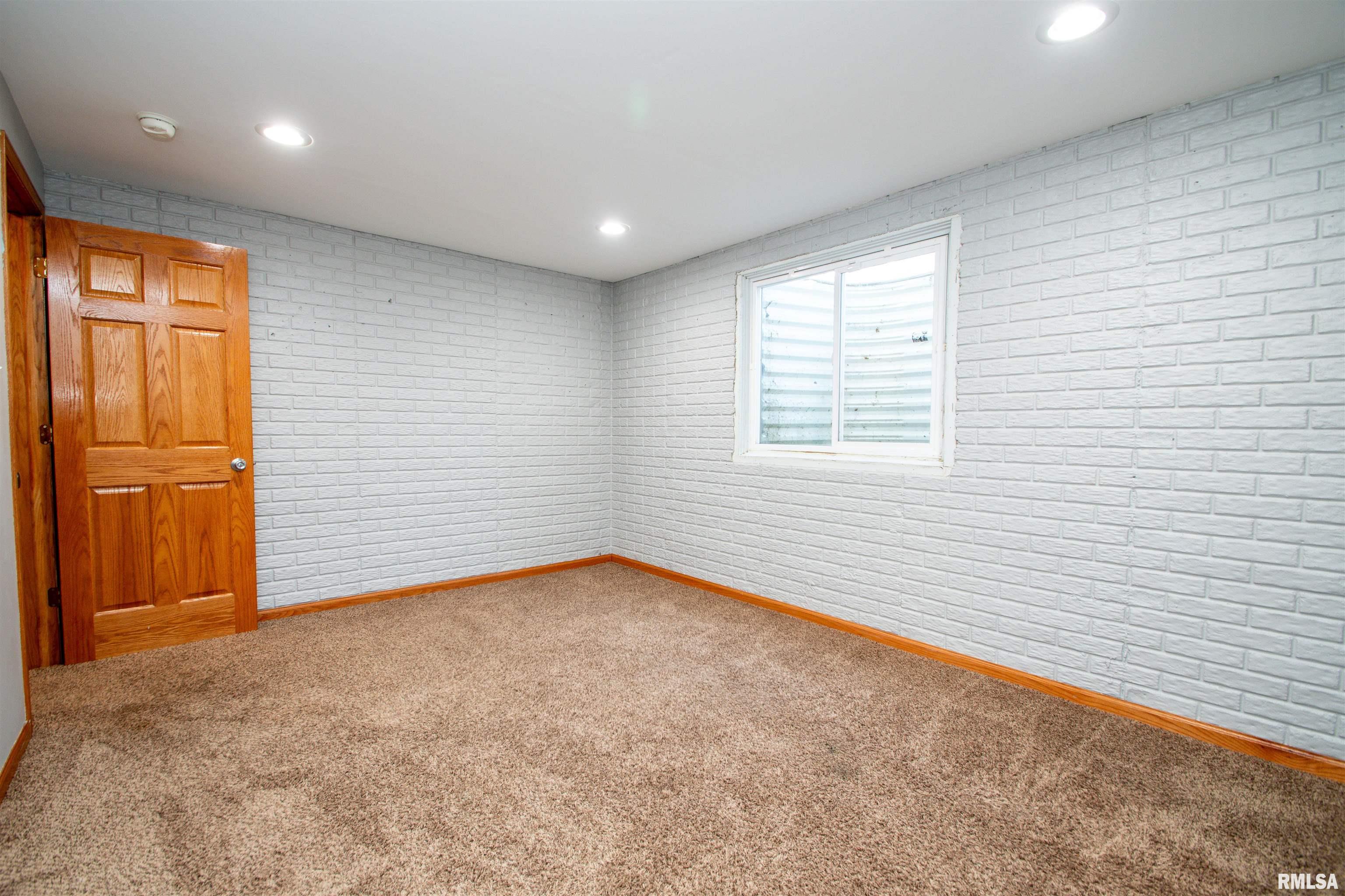 5902 Charleston Road Peoria, IL 61607 - Photo 31 of 43