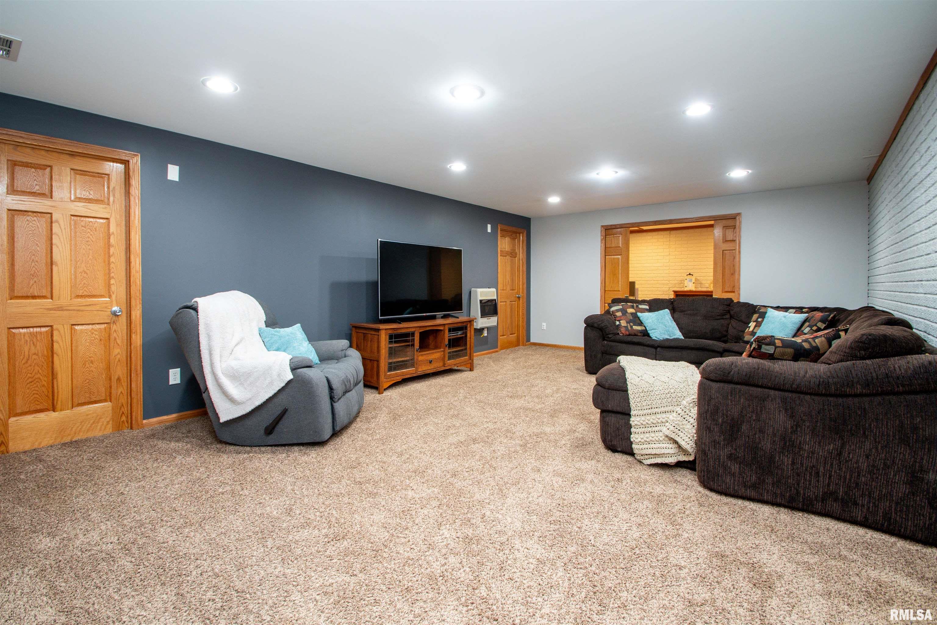 5902 Charleston Road Peoria, IL 61607 - Photo 32 of 43