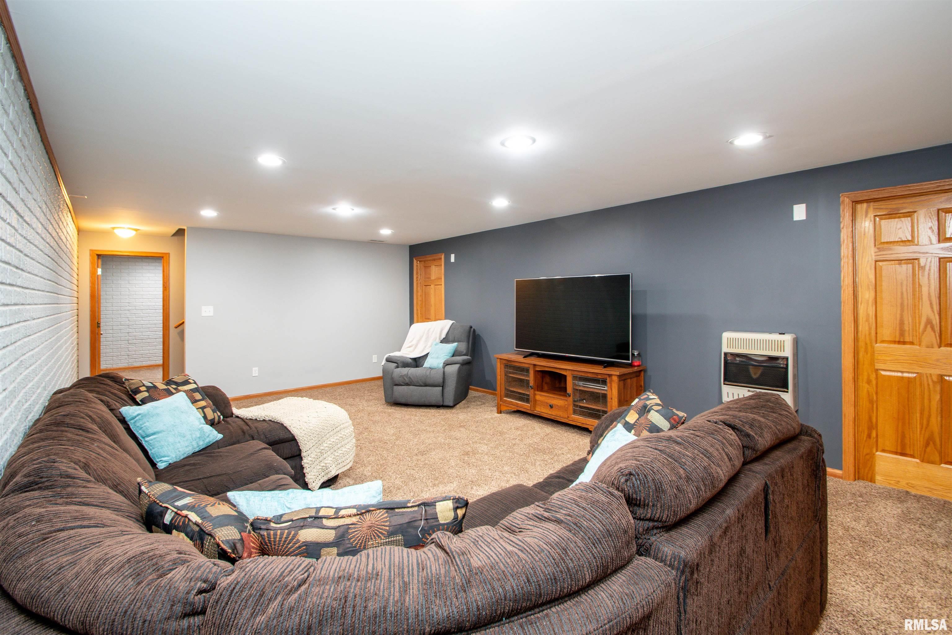 5902 Charleston Road Peoria, IL 61607 - Photo 33 of 43