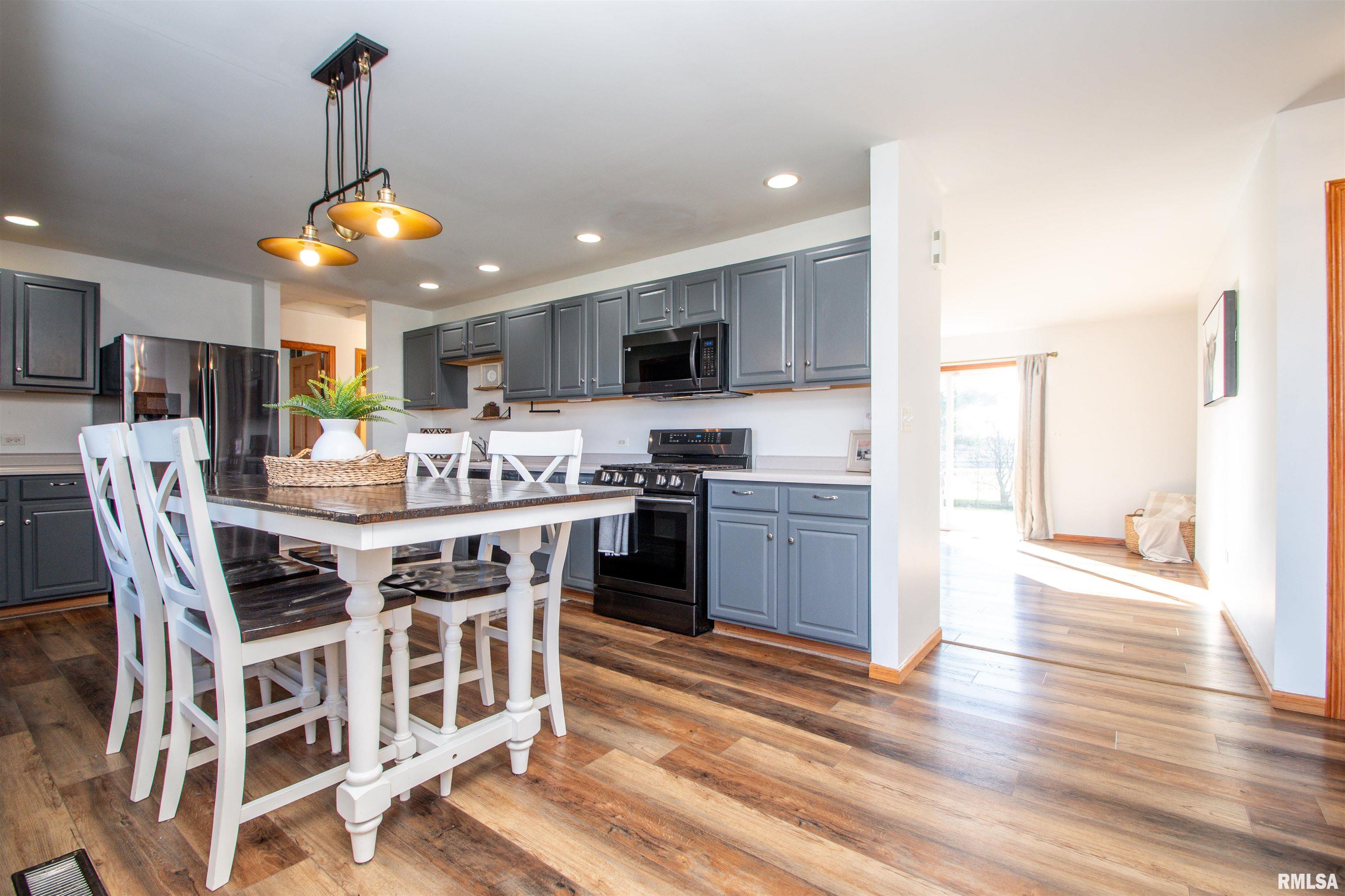 5902 Charleston Road Peoria, IL 61607 - Photo 4 of 43
