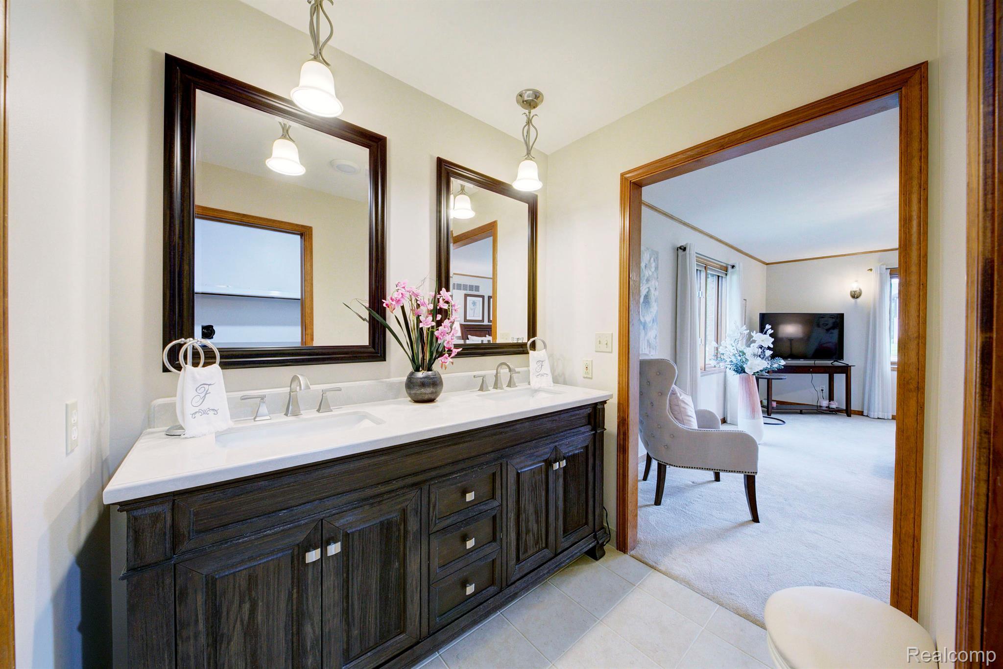 21093 Gill Road Farmington, MI 48335 - Photo 31 of 43 Gallery Image 31
