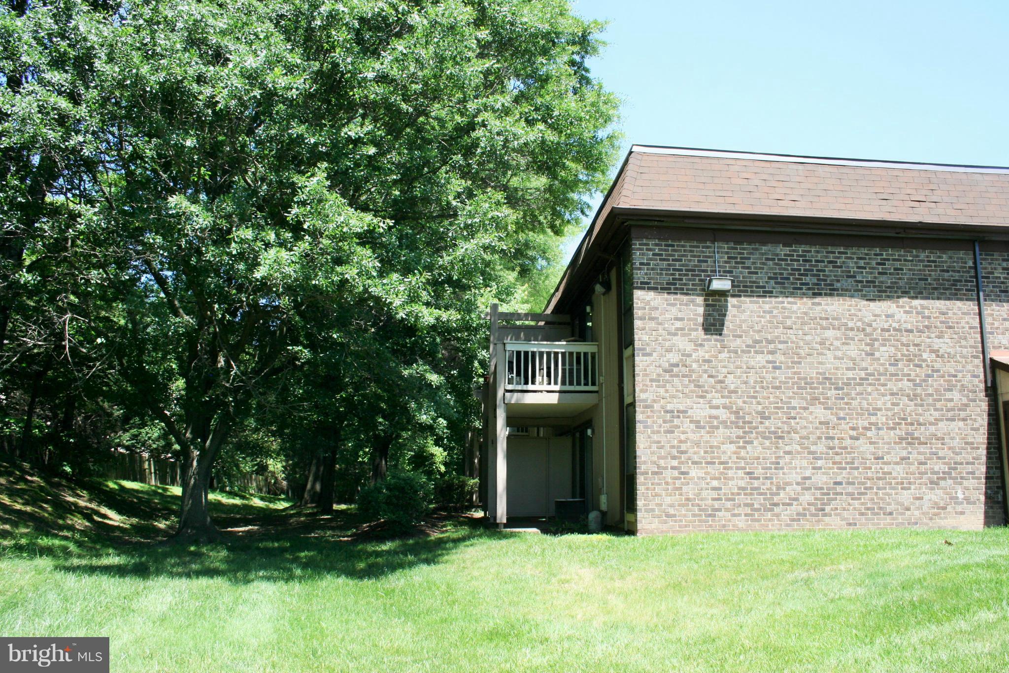 5822 Royal Ridge Drive, Unit S Springfield, VA 22152 - Photo 16 of 21 Lush Landscaping