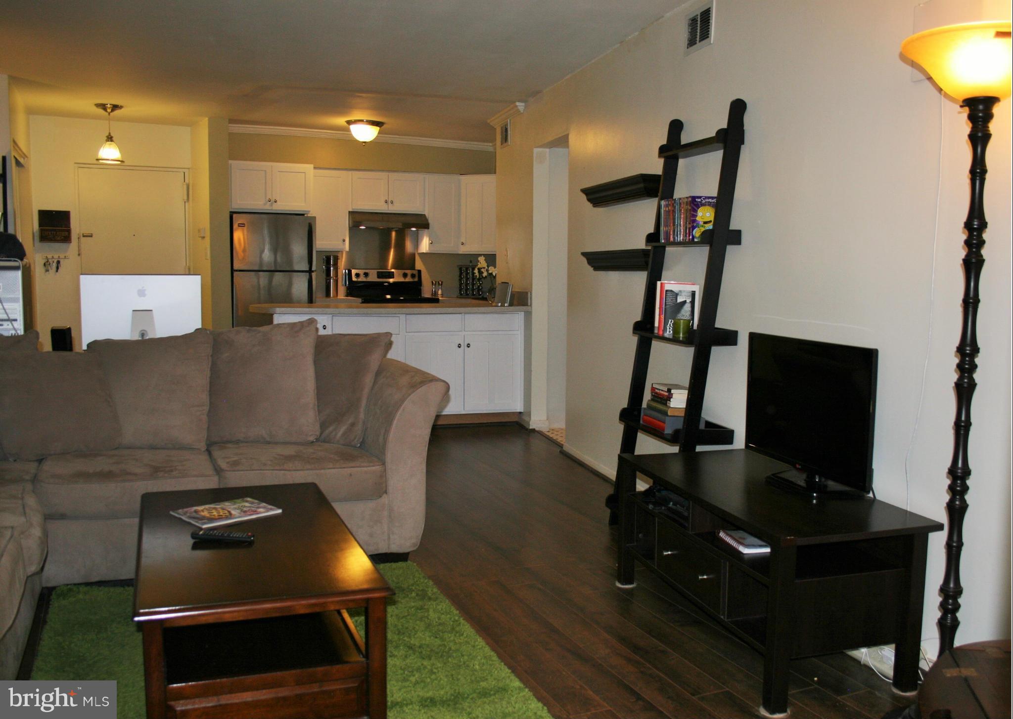 5822 Royal Ridge Drive, Unit S Springfield, VA 22152 - Photo 7 of 21 Living Room