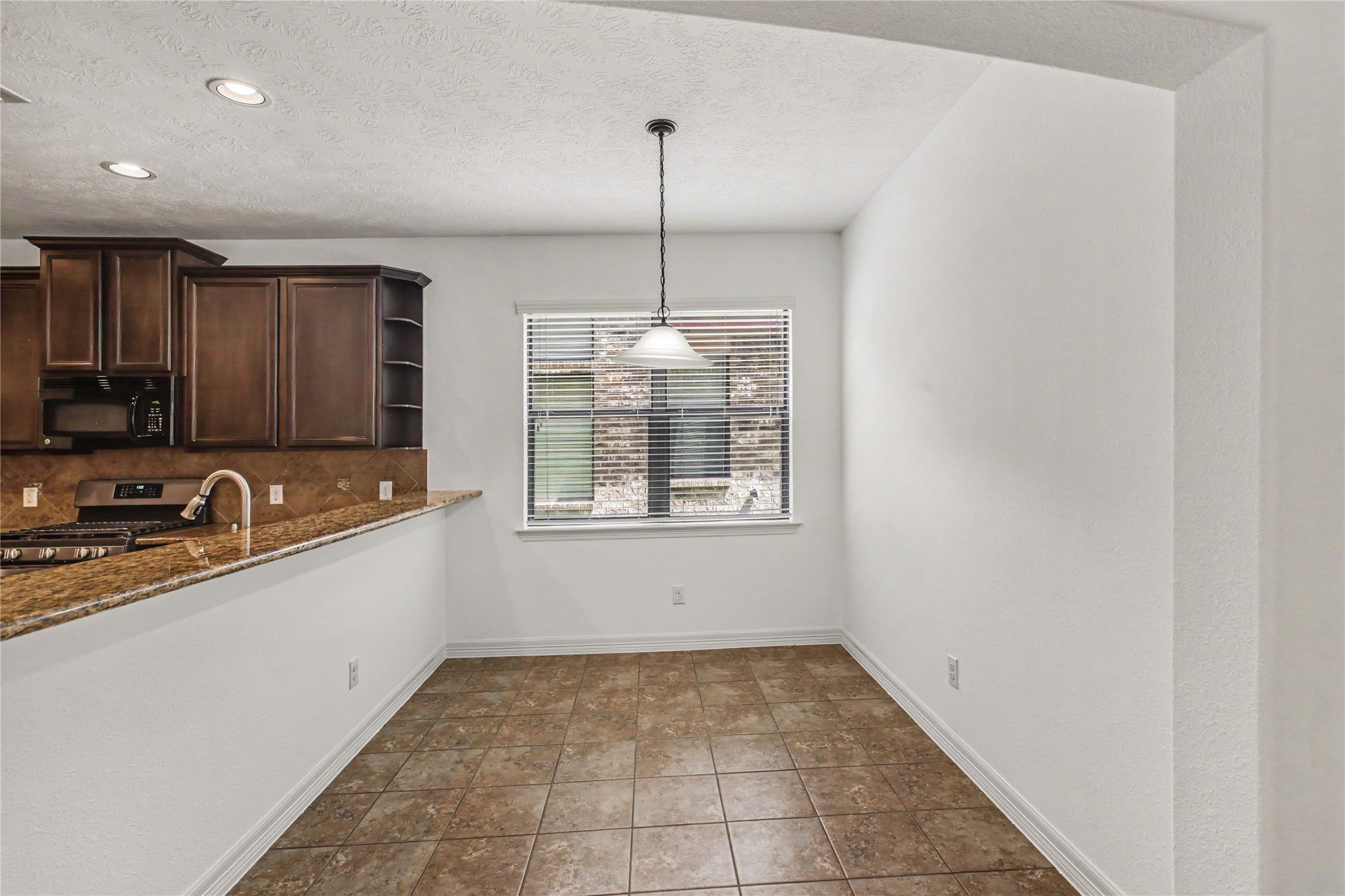 25142 Alina Lane Spring, TX 77386 - Photo 19 of 39 breakfast area