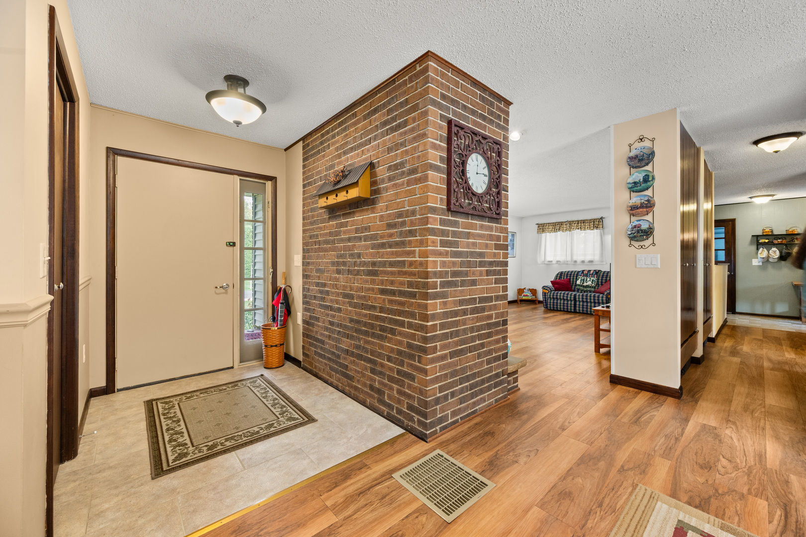 224 Dunkery Drive Sycamore, IL 60178 - Photo 15 of 39 a view of livingroom with furniture and wooden floor