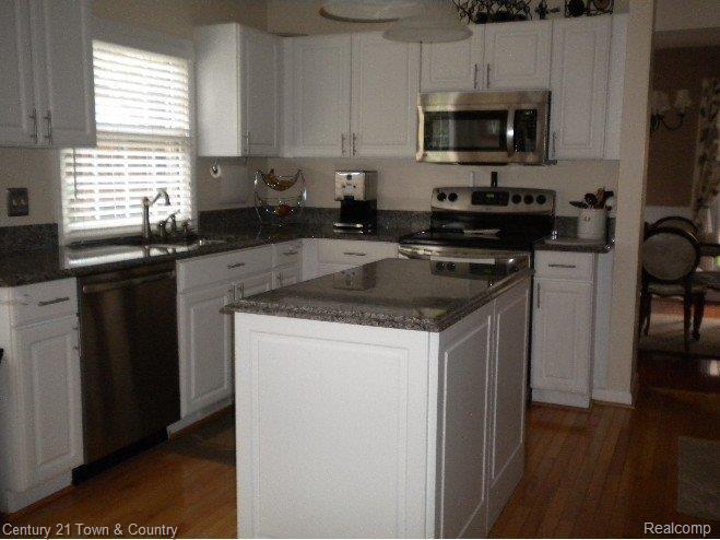 1071 Pointe Pl Boulevard Rochester, MI 48307 - Photo 7 of 25 Kitchen
