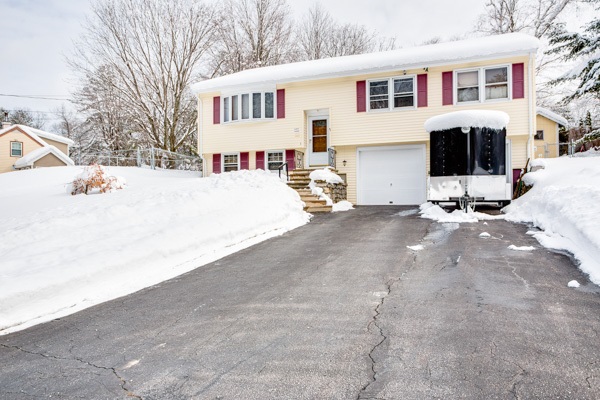 19 Sunset Avenue Derry, NH 03038 - Photo 1 of 25 Gallery Image 1