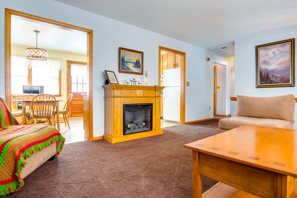 19 Sunset Avenue Derry, NH 03038 - Photo 4 of 25 Gallery Image 4