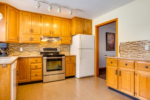 19 Sunset Avenue Derry, NH 03038 - Photo 7 of 25 Gallery Image 7