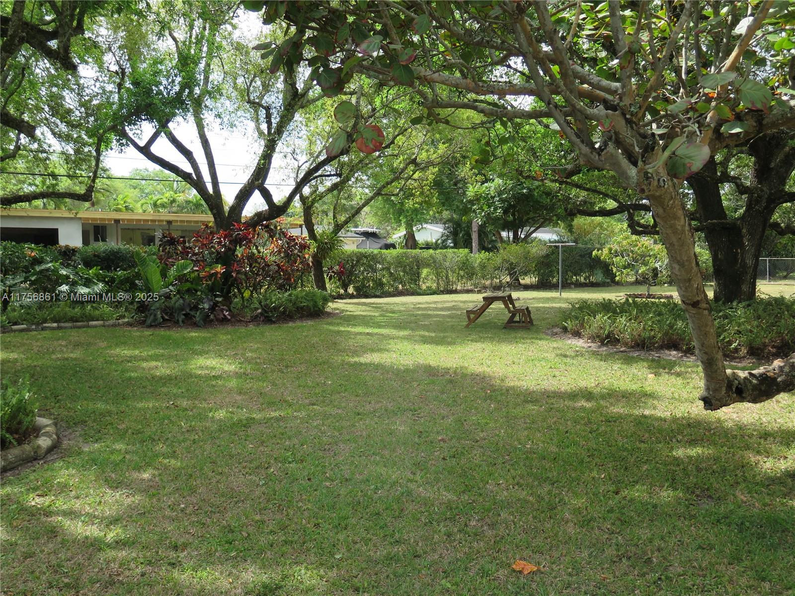 8240 Southwest 96th Street Miami, FL 33156 - Photo 11 of 32 Gallery Image 11