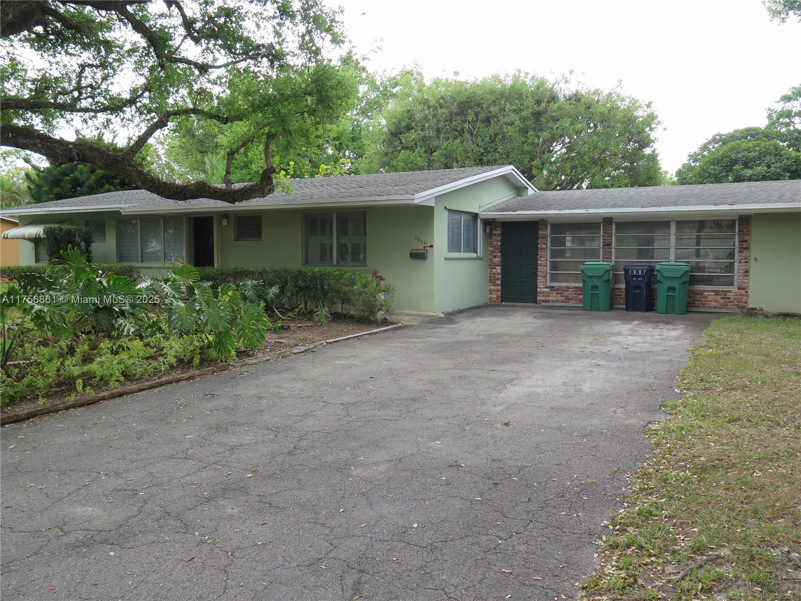 8240 Southwest 96th Street Miami, FL 33156 - Photo 3 of 32 Gallery Image 3