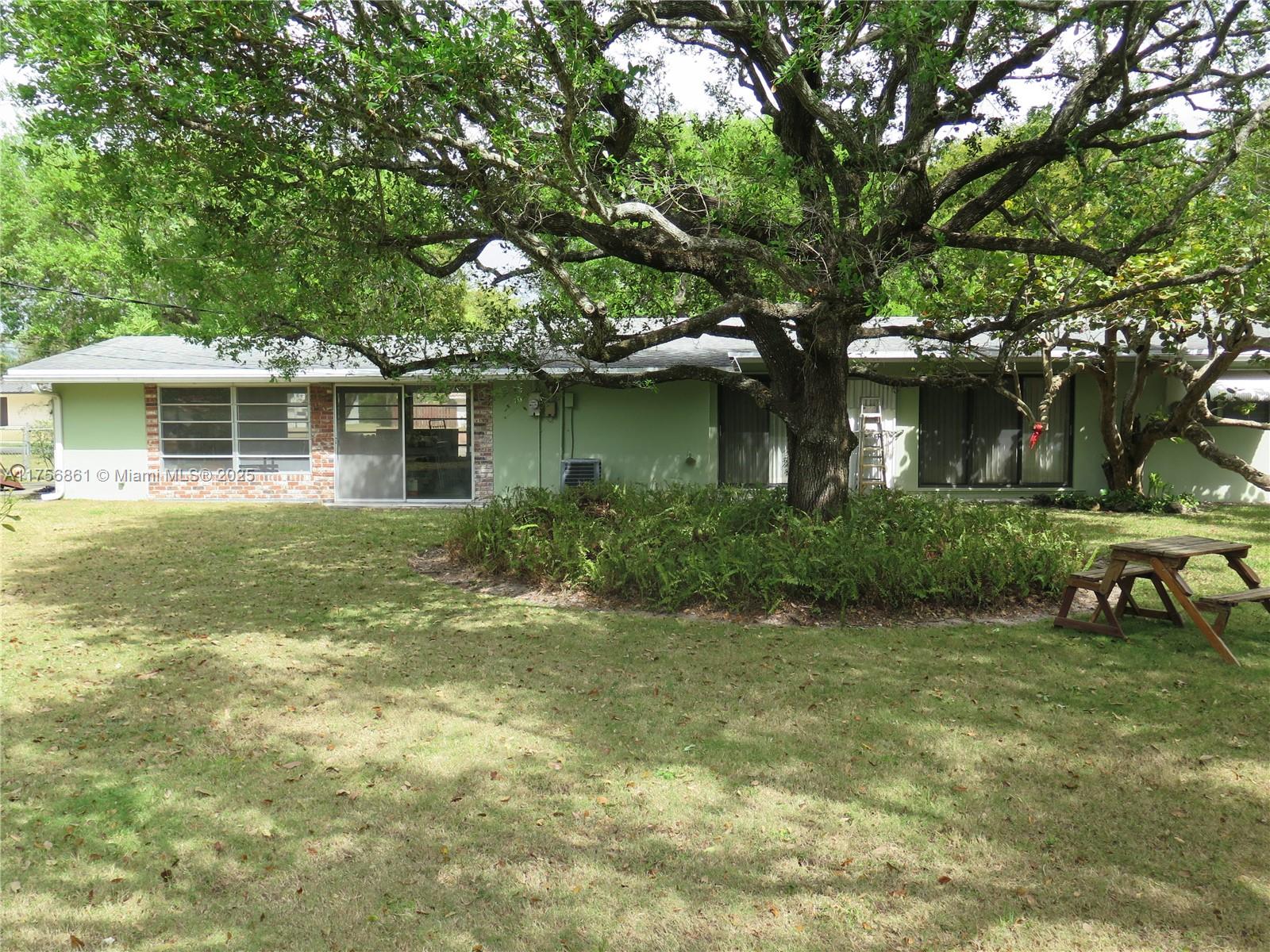 8240 Southwest 96th Street Miami, FL 33156 - Photo 7 of 32 Gallery Image 7