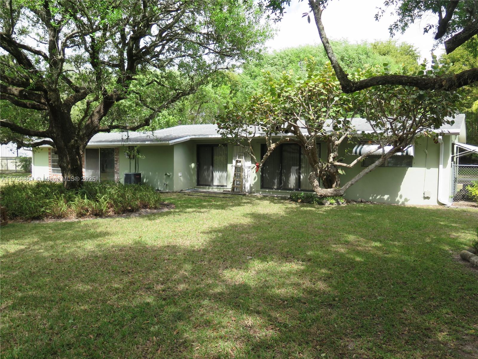 8240 Southwest 96th Street Miami, FL 33156 - Photo 8 of 32 Gallery Image 8