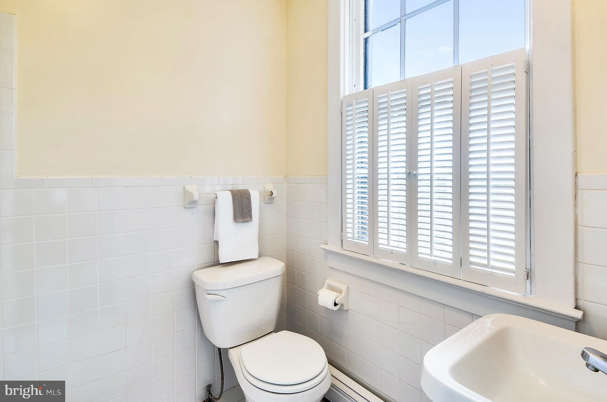 3305 Woodley Road Northwest Washington, DC 20008 - Photo 18 of 30 Bath (Master) with tub