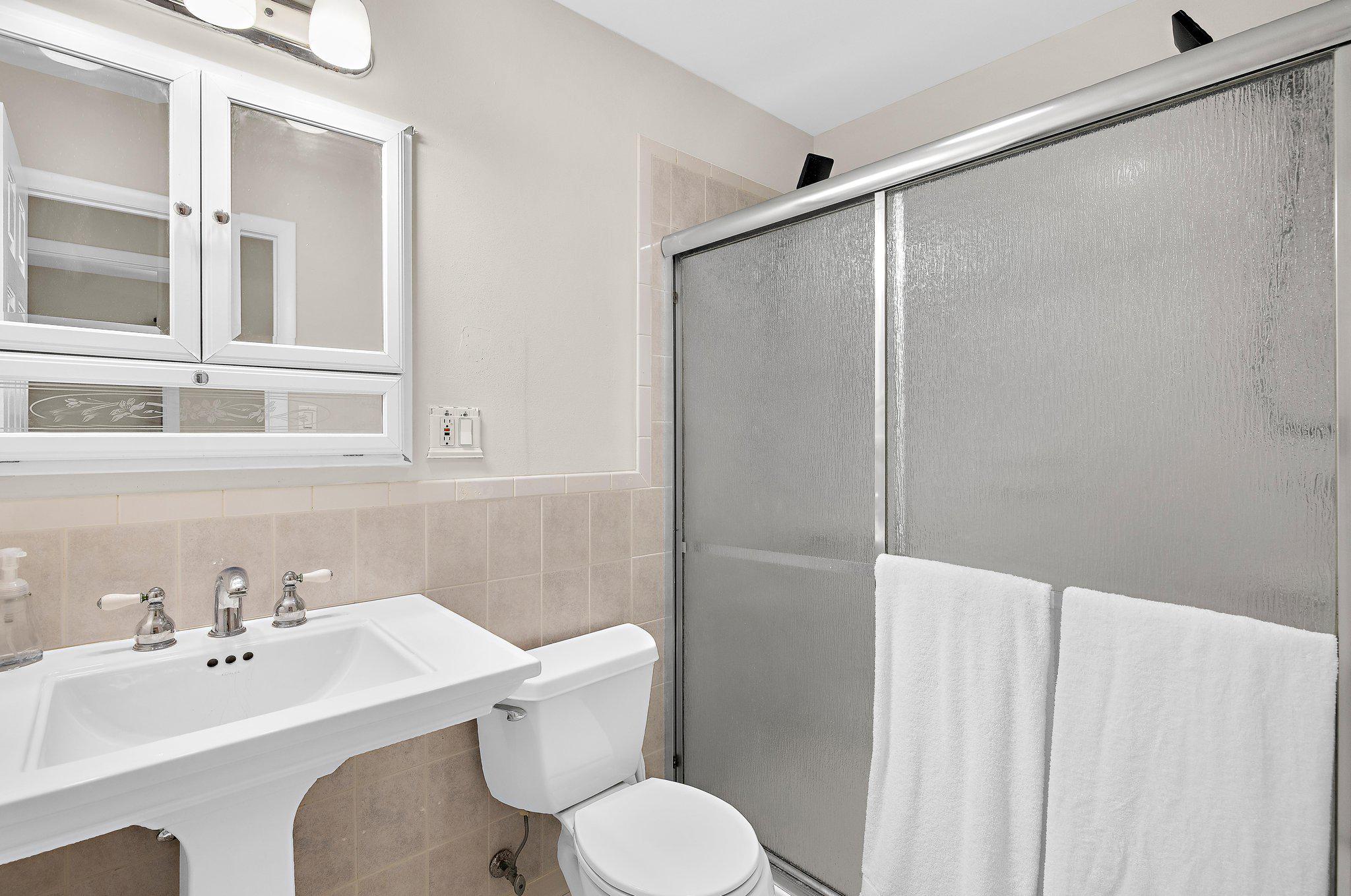 5822 Forest Hill Road Elkridge, MD 21075 - Photo 30 of 55 Main bathroom