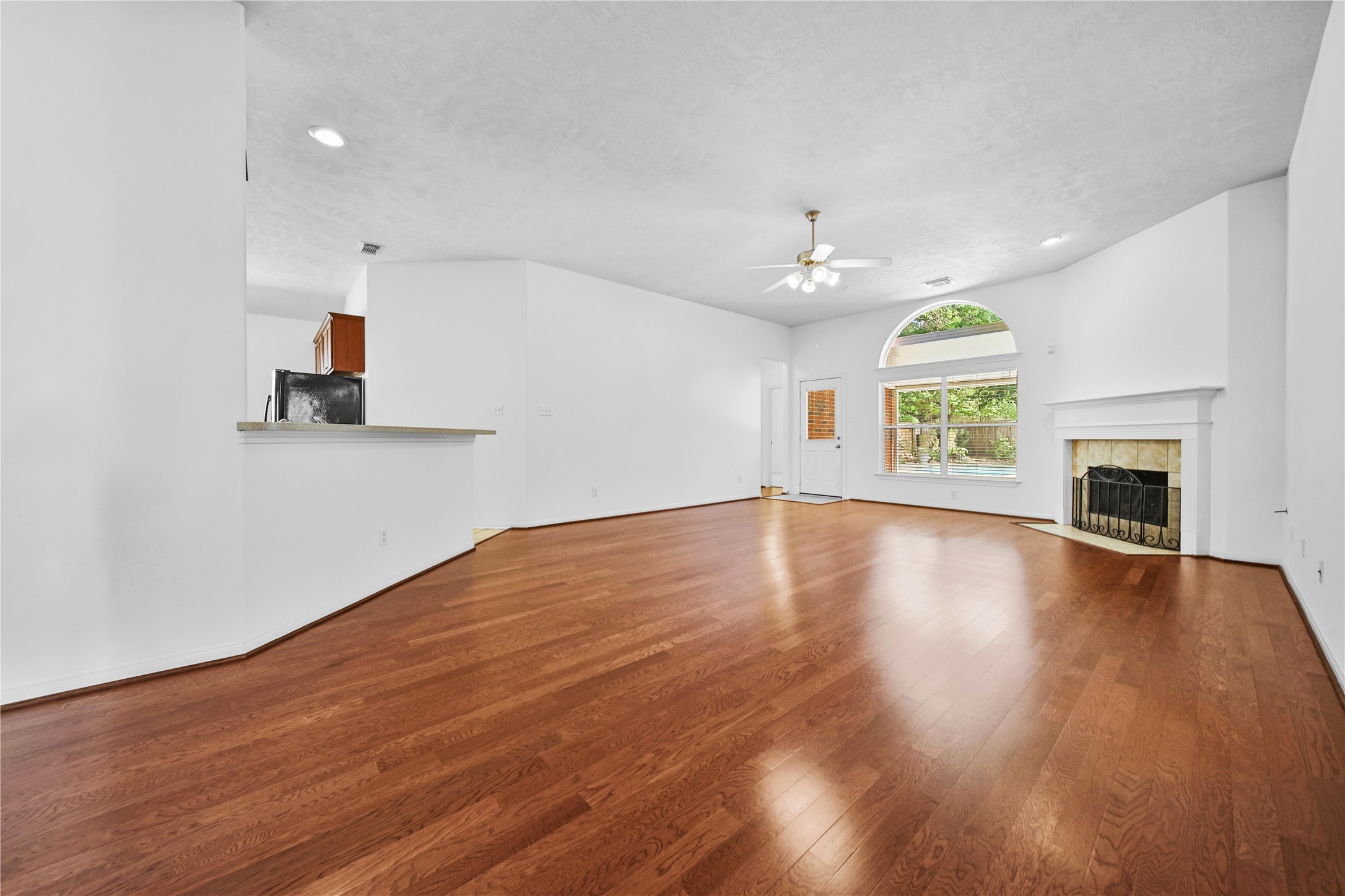 11 Griffin Hill Court Spring, TX 77382 - Photo 10 of 23