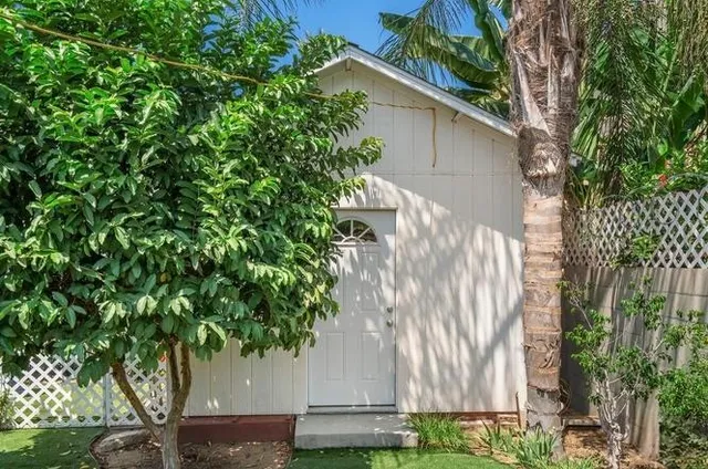 $3,995 | 7128 Mammoth Avenue, Van Nuys, CA 91405