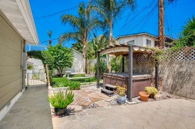 $3,995 | 7128 Mammoth Avenue, Van Nuys, CA 91405