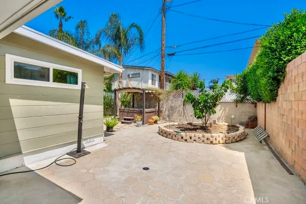$3,795 | 7128 Mammoth Avenue, Van Nuys, CA 91405