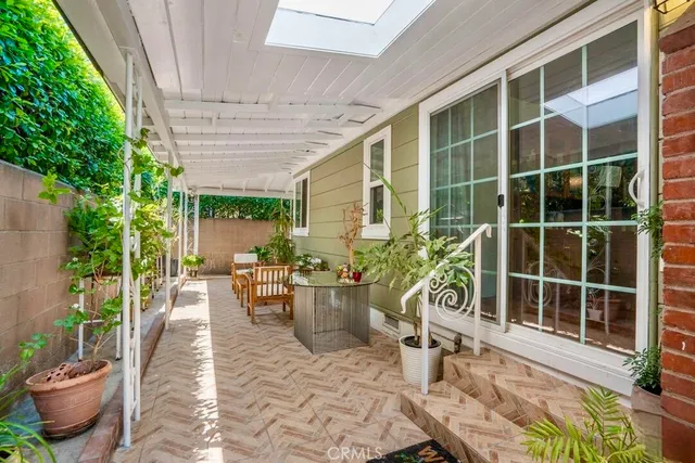 $3,995 | 7128 Mammoth Avenue, Van Nuys, CA 91405