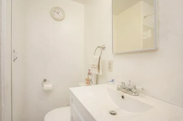 $3,795 | 7128 Mammoth Avenue, Van Nuys, CA 91405