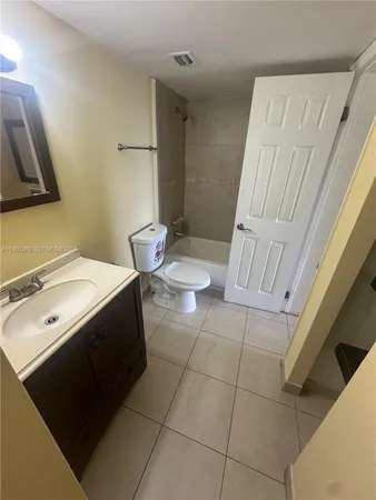 $1,400 | 496 Northwest 165th Street, Unit D311, Miami, FL 33169