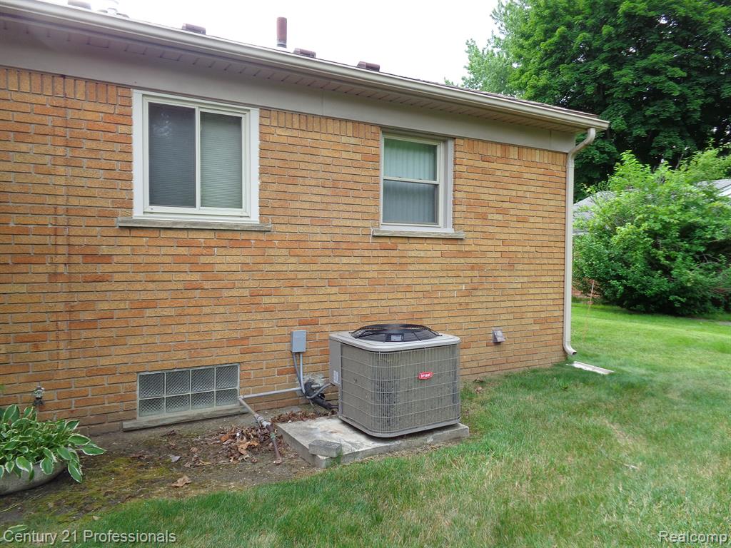 16782 Inkster Road Redford, MI 48240 - Photo 2 of 43