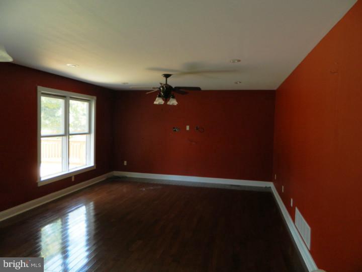 106 Cedar Road Pittsgrove, NJ 08318 - Photo 7 of 17 Family Room