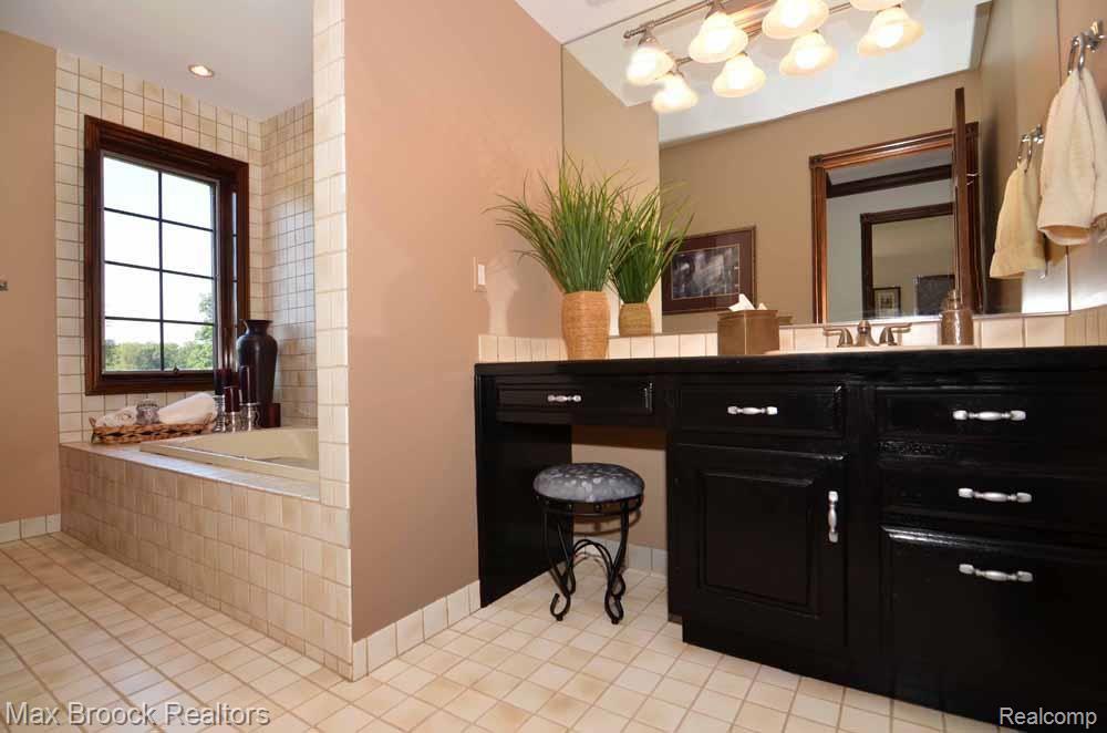 8687 Allen Road Clarkston, MI 48348 - Photo 39 of 68 One of the full baths located upstairs