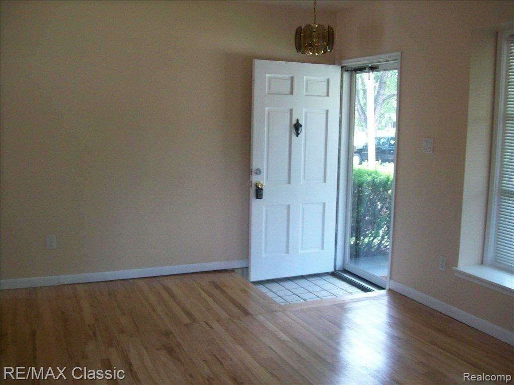 3544 Rome Avenue Warren, MI 48091 - Photo 2 of 15 Foyer