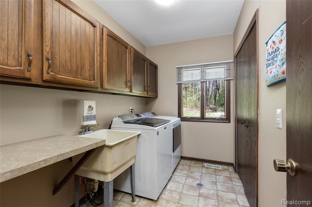 9730 Gibbs Road Clarkston, MI 48348 - Photo 21 of 39
