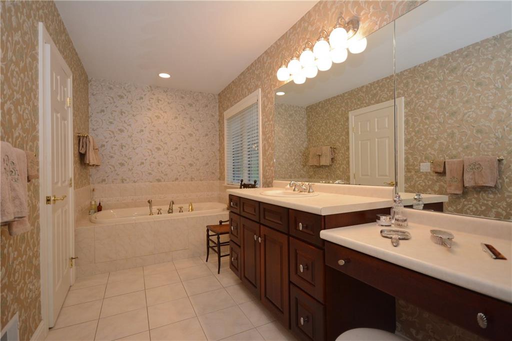 207 Hunt Road Pittsburgh, PA 15215 - Photo 15 of 25 Gallery Image 15