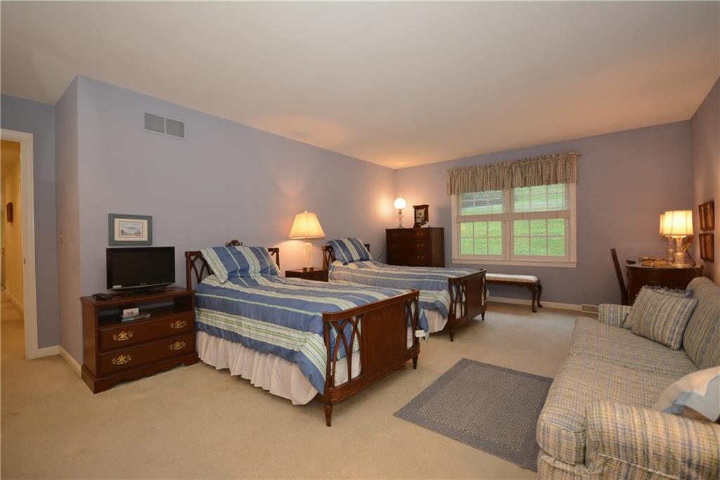 207 Hunt Road Pittsburgh, PA 15215 - Photo 18 of 25 Gallery Image 18