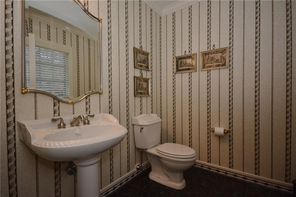 207 Hunt Road Pittsburgh, PA 15215 - Photo 20 of 25 Gallery Image 20
