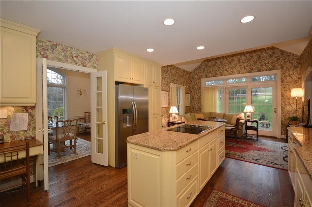 207 Hunt Road Pittsburgh, PA 15215 - Photo 3 of 25 Gallery Image 3