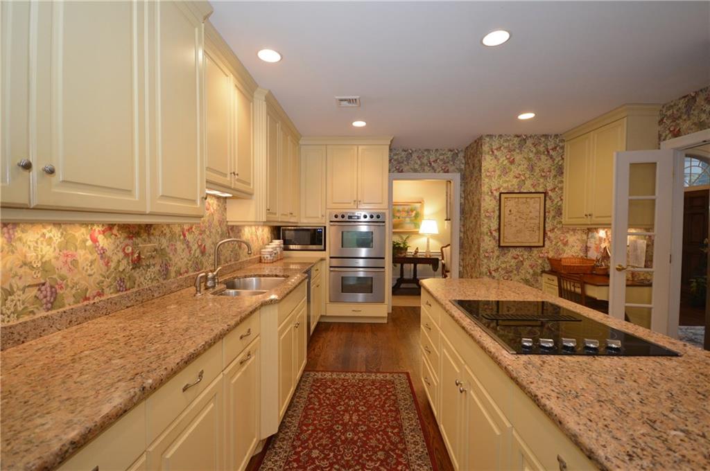 207 Hunt Road Pittsburgh, PA 15215 - Photo 5 of 25 Gallery Image 5