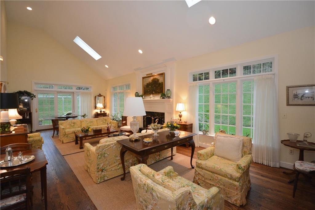 207 Hunt Road Pittsburgh, PA 15215 - Photo 9 of 25 Gallery Image 9